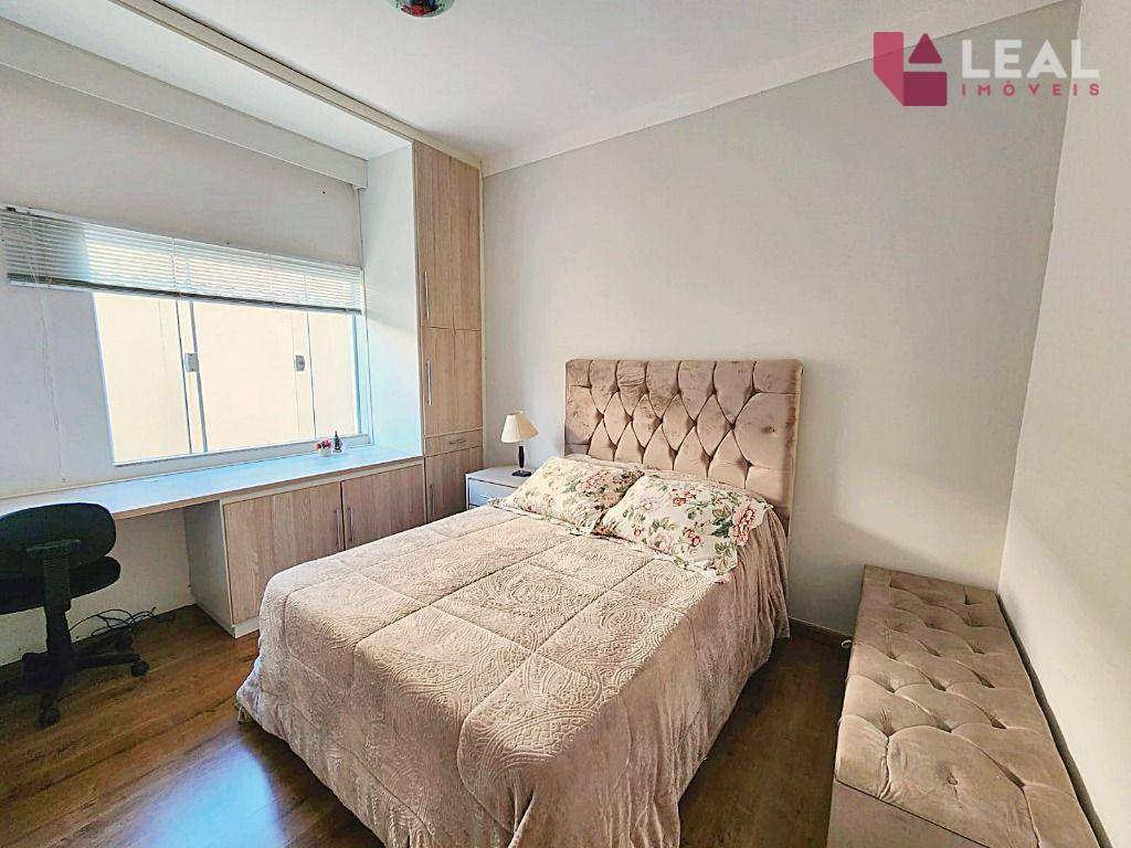 Casa à venda com 4 quartos, 306m² - Foto 10