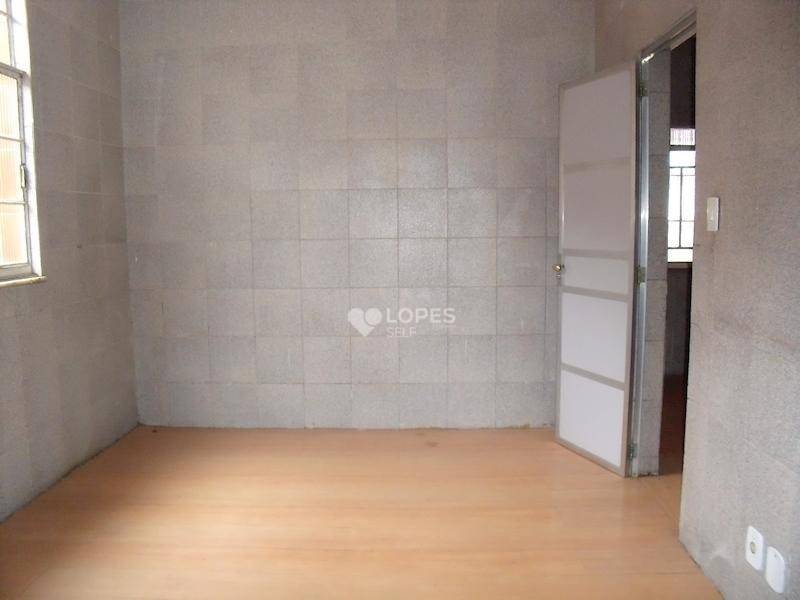 Casa à venda com 3 quartos, 100m² - Foto 4