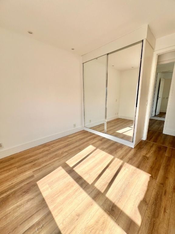 Apartamento para alugar com 2 quartos, 93m² - Foto 12