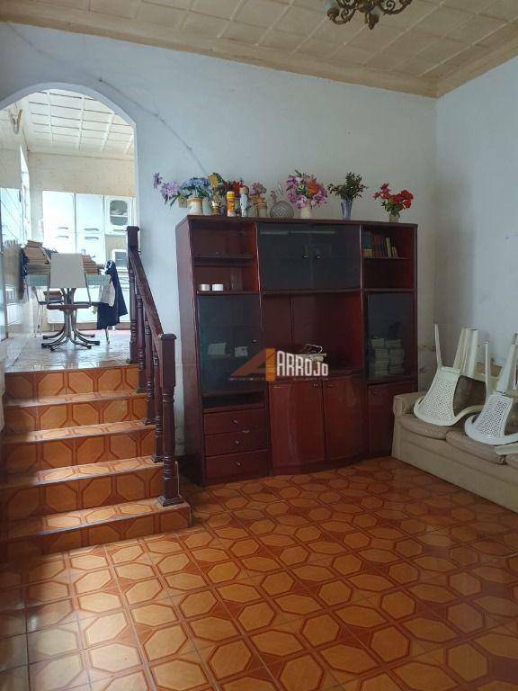 Casa à venda com 3 quartos, 204m² - Foto 1