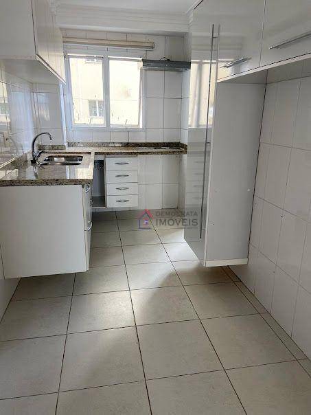 Apartamento à venda com 3 quartos, 114m² - Foto 8