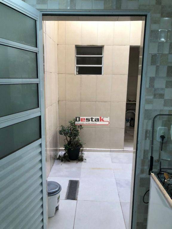 Sobrado à venda com 2 quartos, 178m² - Foto 25