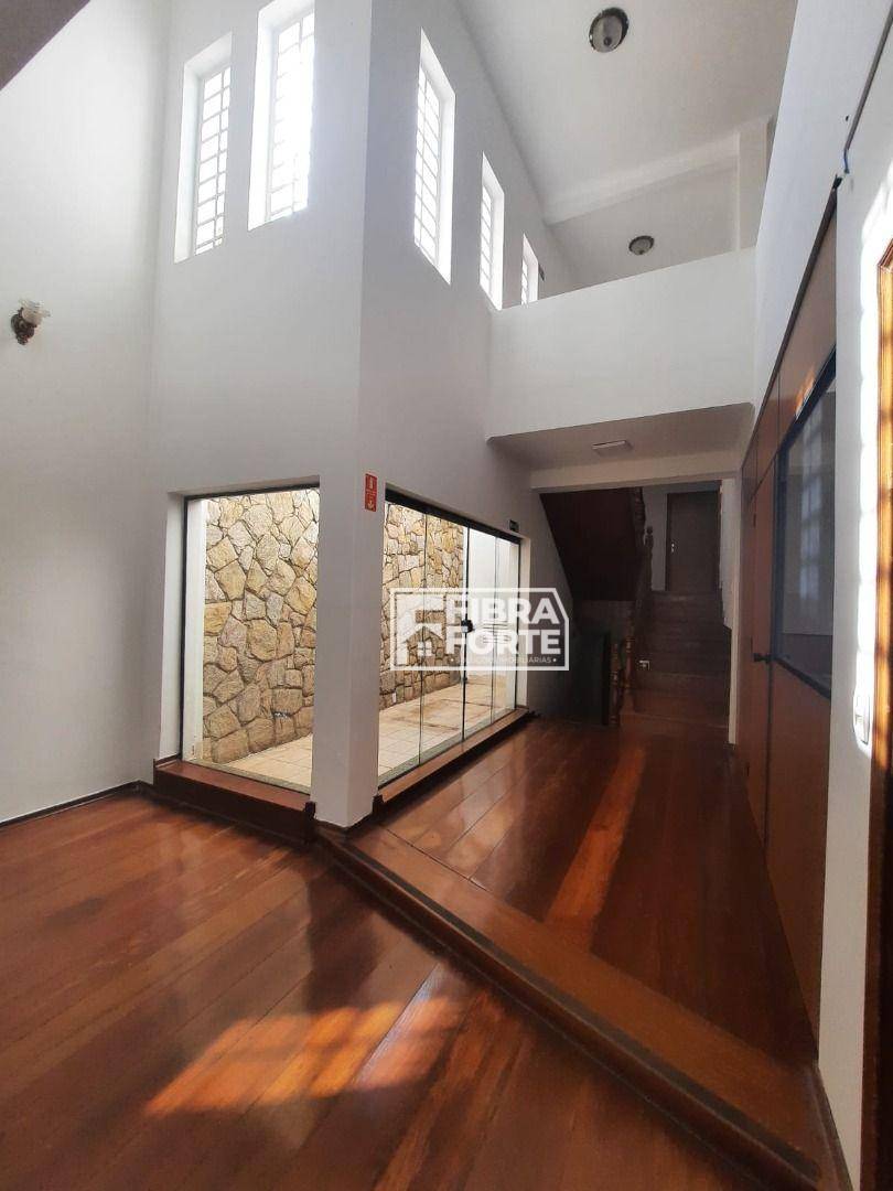 Casa para alugar com 5 quartos, 420m² - Foto 17