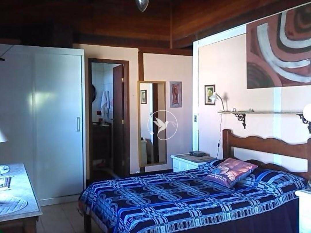 Casa à venda com 6 quartos, 250m² - Foto 9