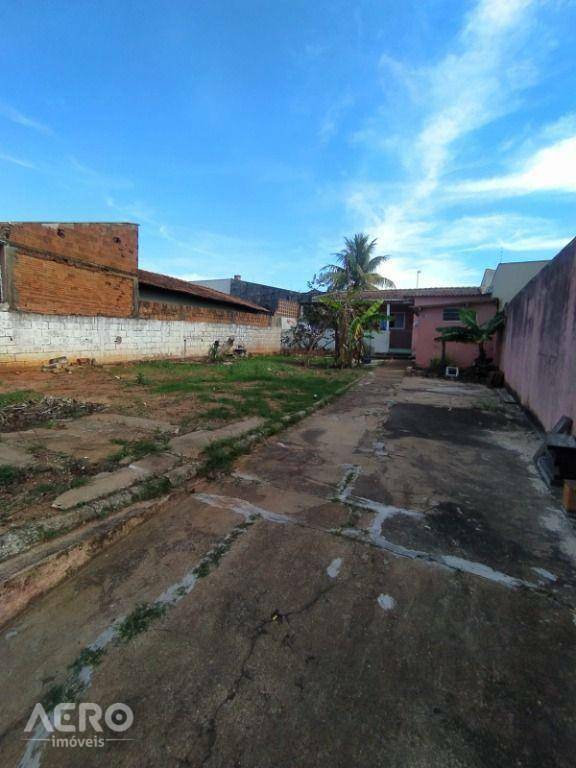 Casa à venda com 2 quartos, 90m² - Foto 1