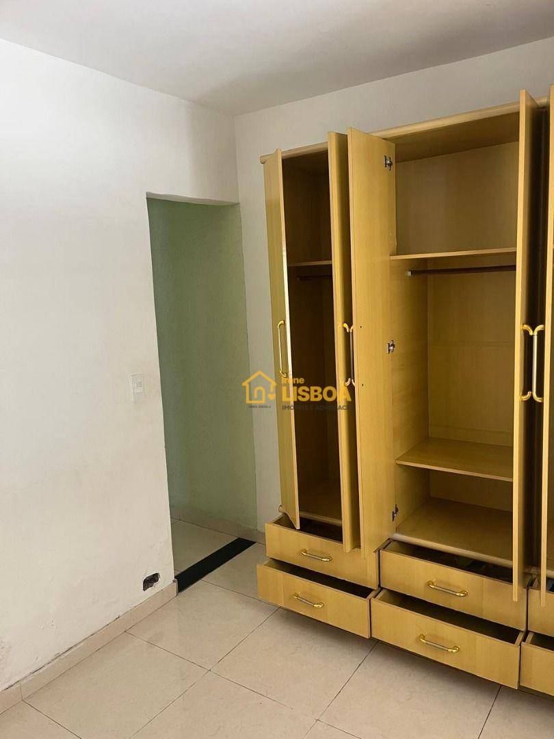 Casa para alugar com 2 quartos, 180m² - Foto 11