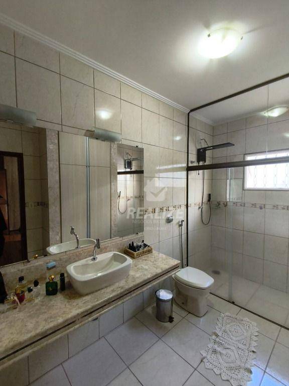Casa à venda com 3 quartos, 210m² - Foto 13