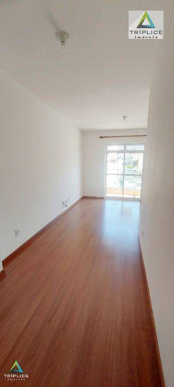 Apartamento à venda com 2 quartos, 75m² - Foto 3