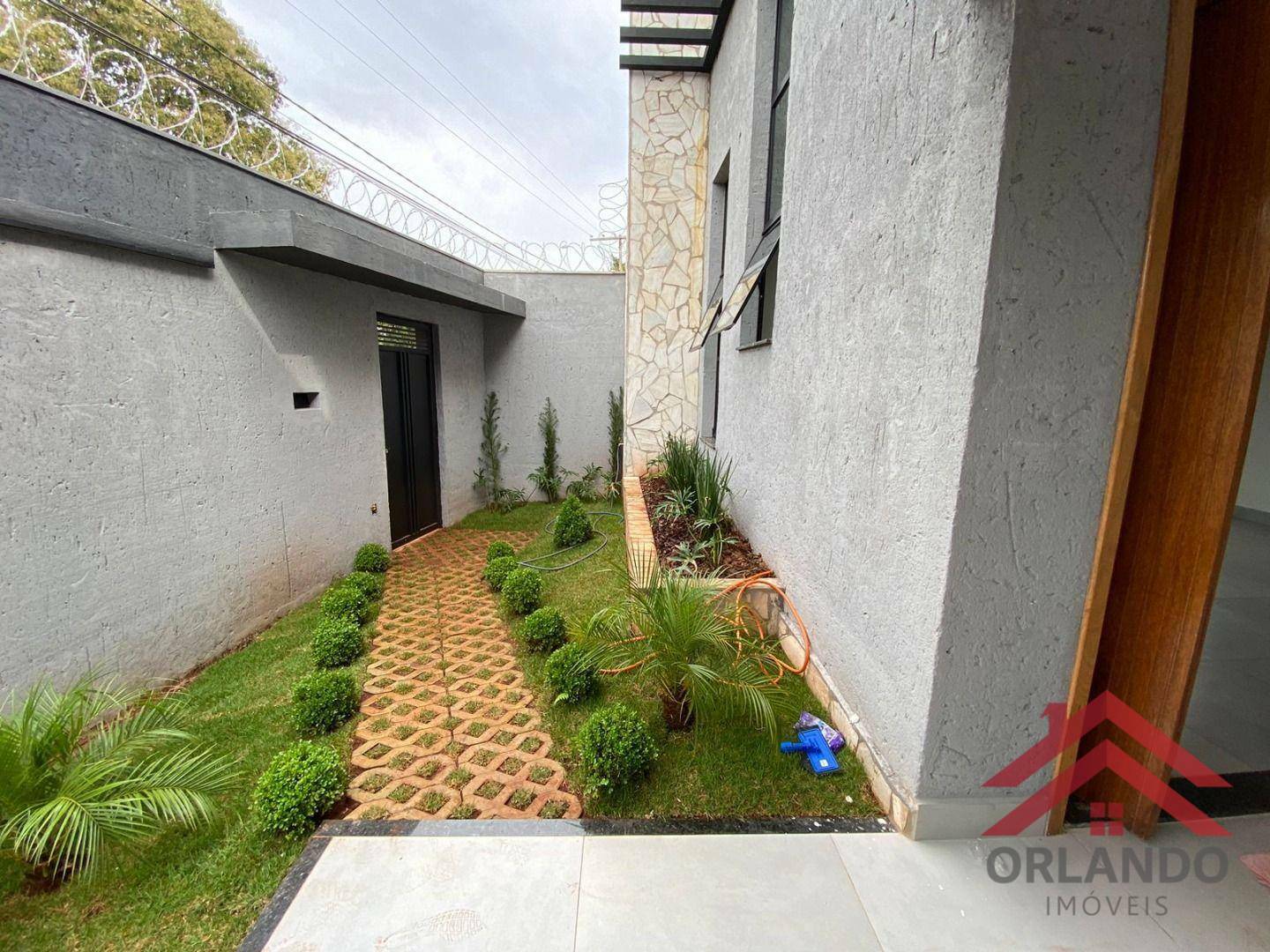 Casa à venda com 3 quartos, 174m² - Foto 1