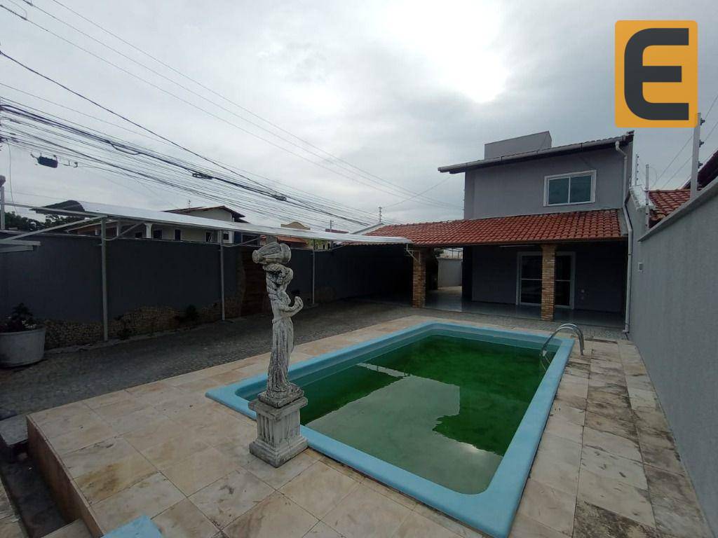 Casa para alugar com 3 quartos, 250m² - Foto 1