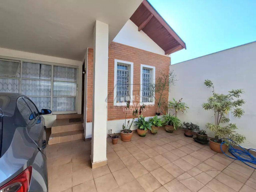 Casa à venda com 3 quartos, 169m² - Foto 1