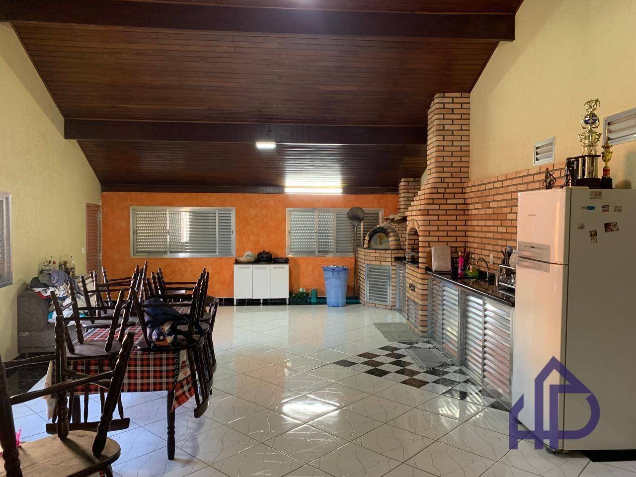 Casa para alugar com 5 quartos, 660m² - Foto 1