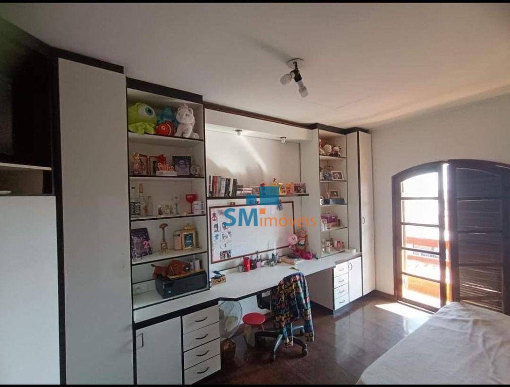 Sobrado à venda com 4 quartos, 200m² - Foto 9