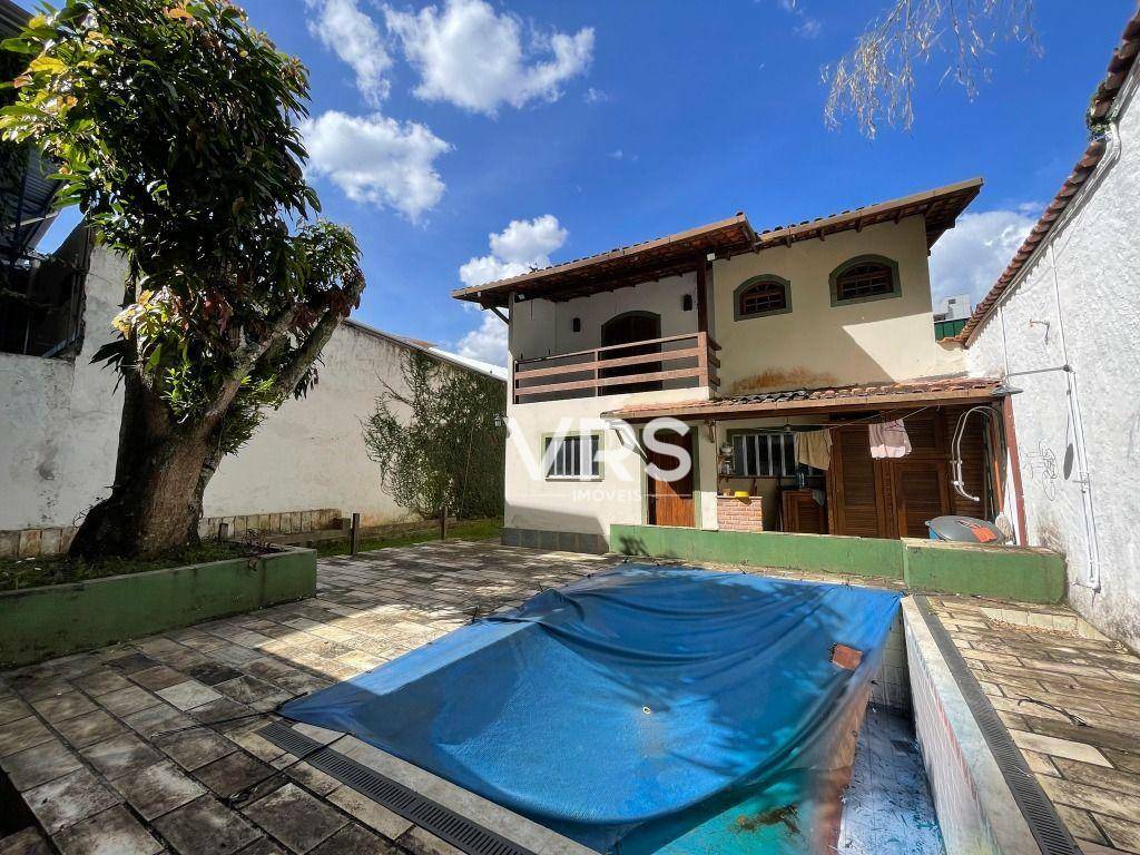 Casa à venda e aluguel com 6 quartos, 288m² - Foto 3