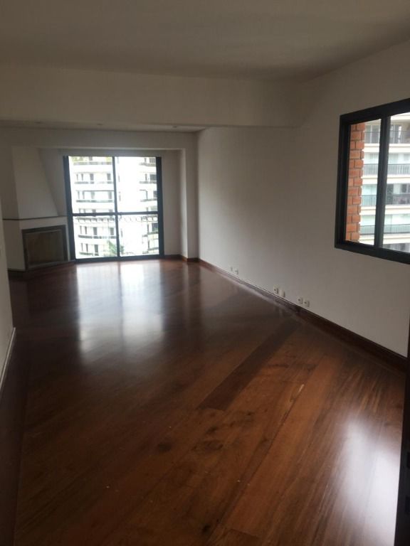 Apartamento para alugar com 3 quartos, 217m² - Foto 12