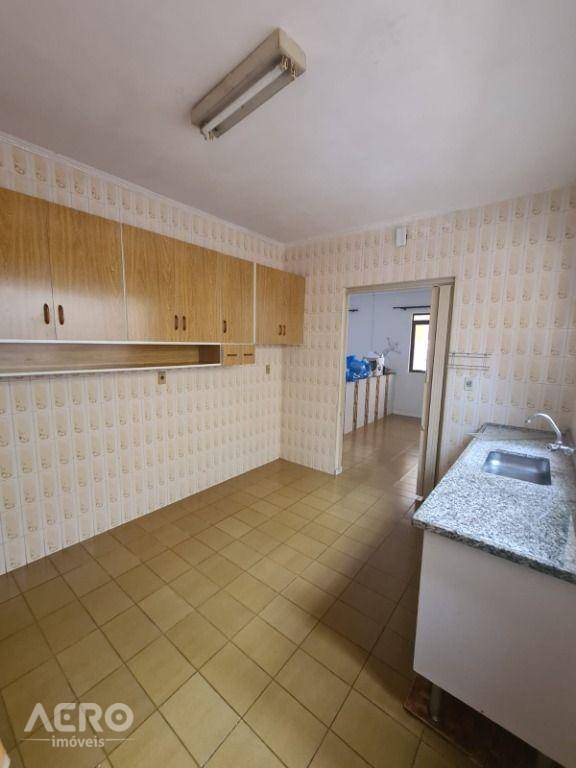 Casa à venda com 3 quartos, 200m² - Foto 3