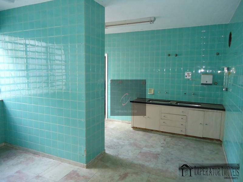 Casa para alugar com 4 quartos, 200m² - Foto 12