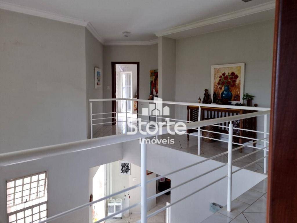 Casa à venda com 4 quartos, 354m² - Foto 8