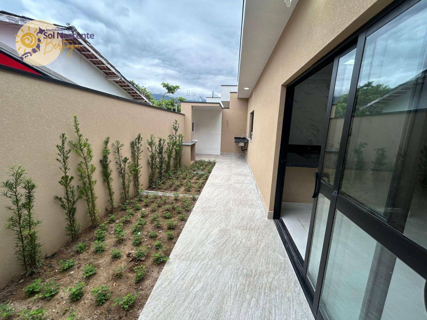 Casa à venda com 3 quartos, 105m² - Foto 1