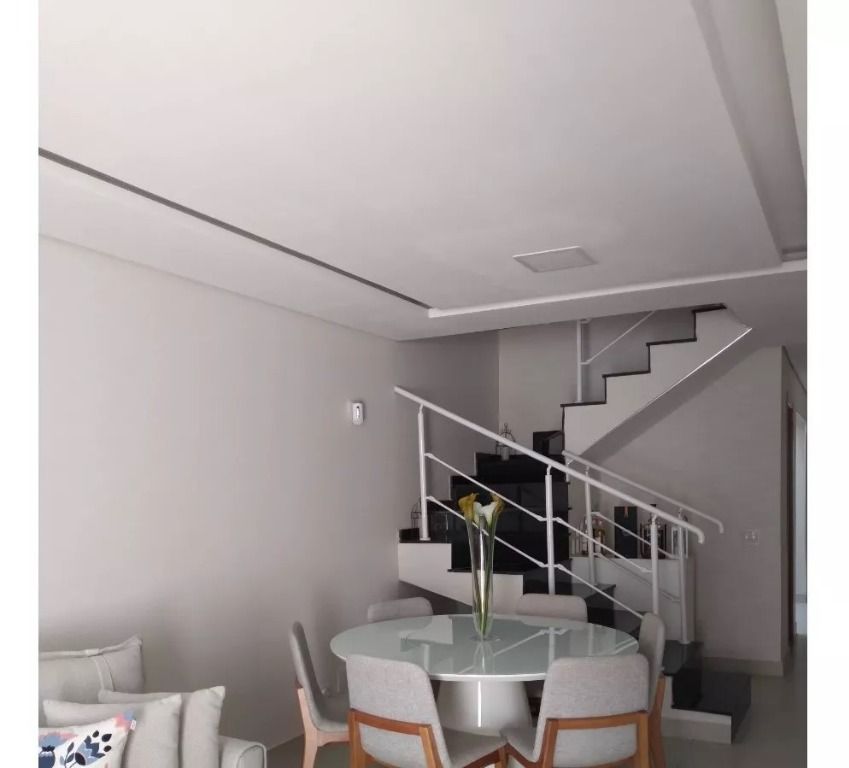 Casa à venda com 3 quartos, 178m² - Foto 3