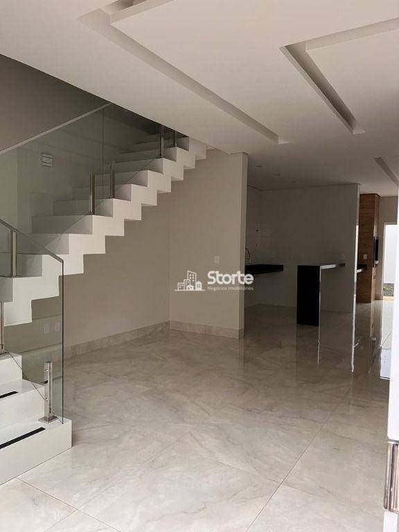 Casa à venda com 3 quartos, 124m² - Foto 1