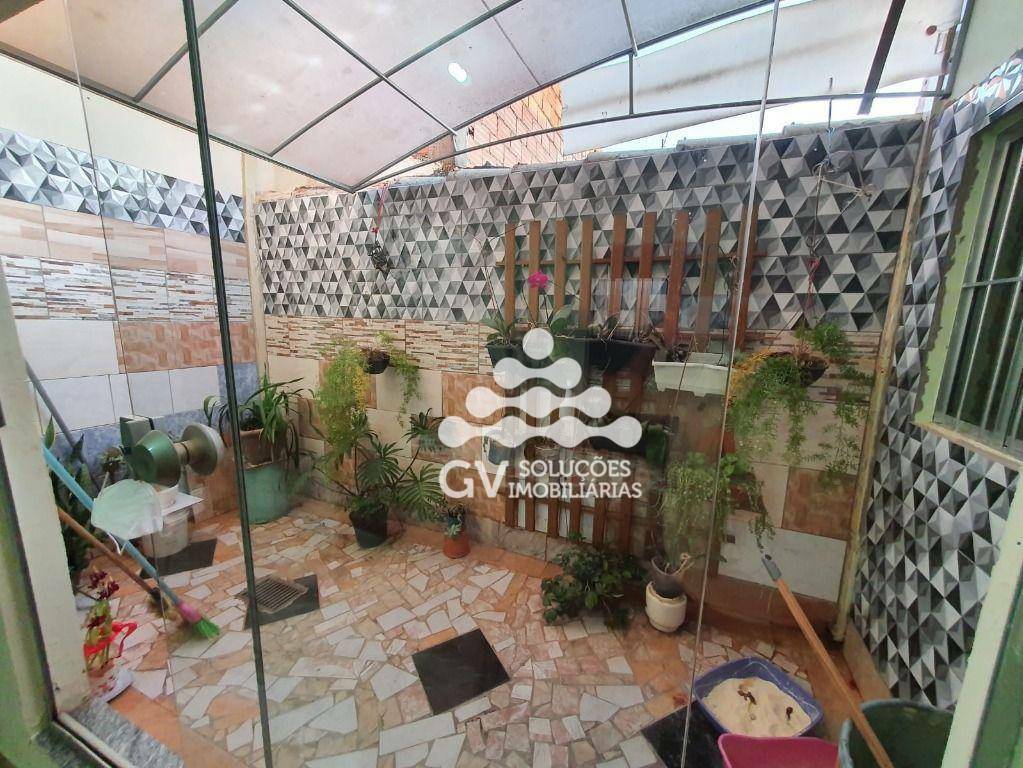 Casa à venda e aluguel com 3 quartos, 130m² - Foto 4