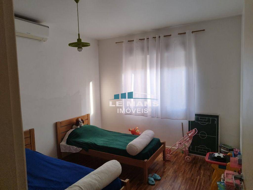 Casa à venda com 3 quartos, 210m² - Foto 14