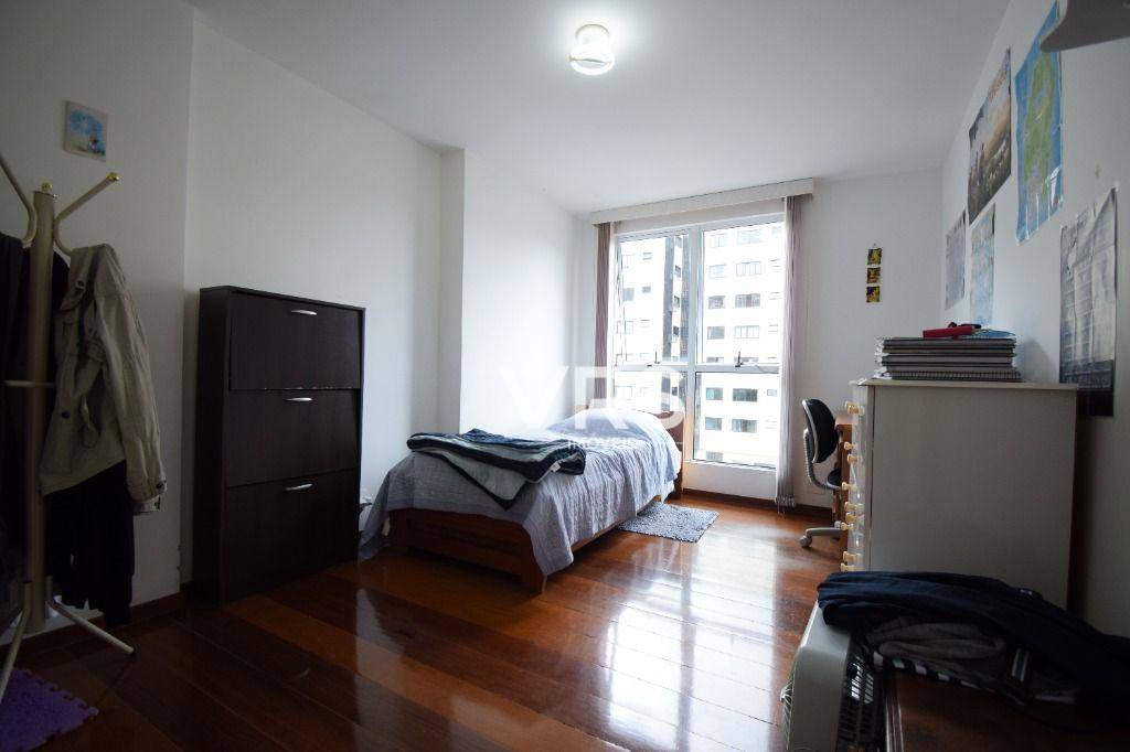 Apartamento à venda com 3 quartos, 142m² - Foto 10