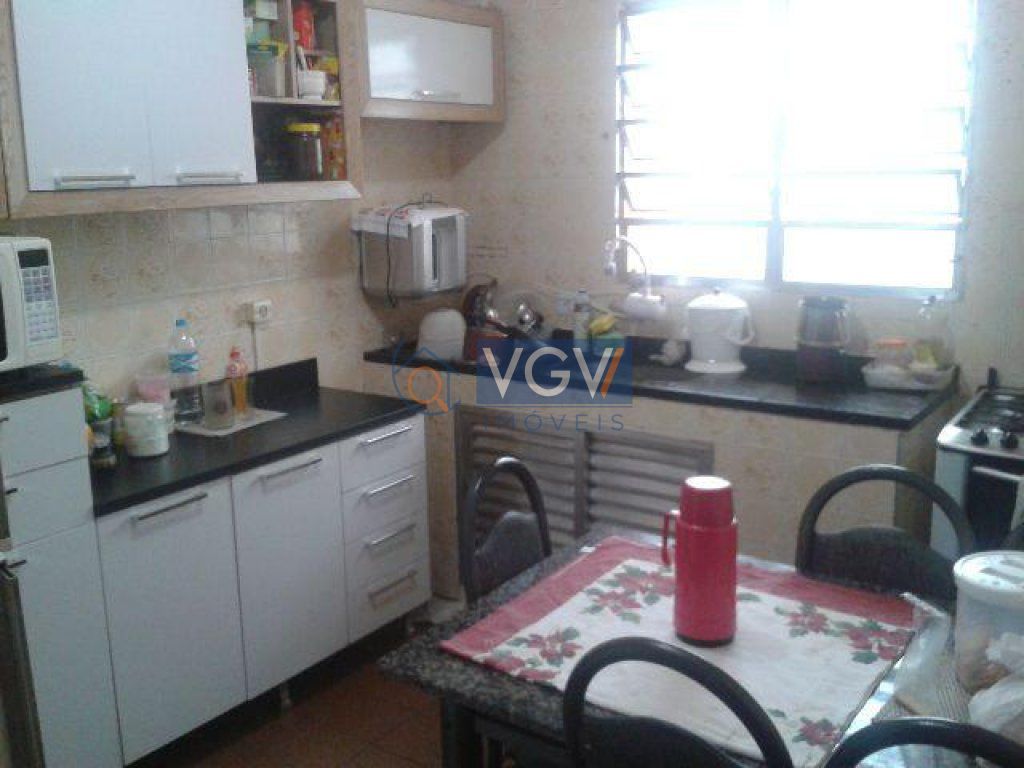 Casa à venda com 2 quartos, 120m² - Foto 2