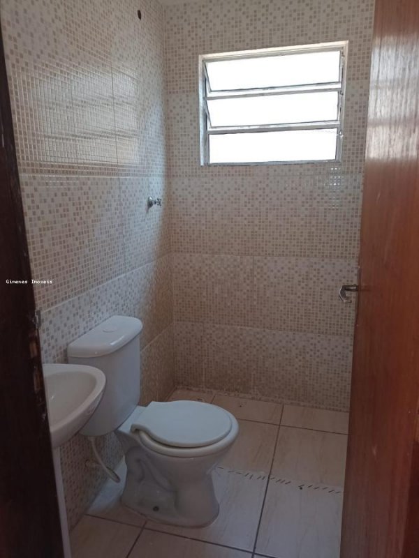 Casa para alugar com 3 quartos, 76m² - Foto 4