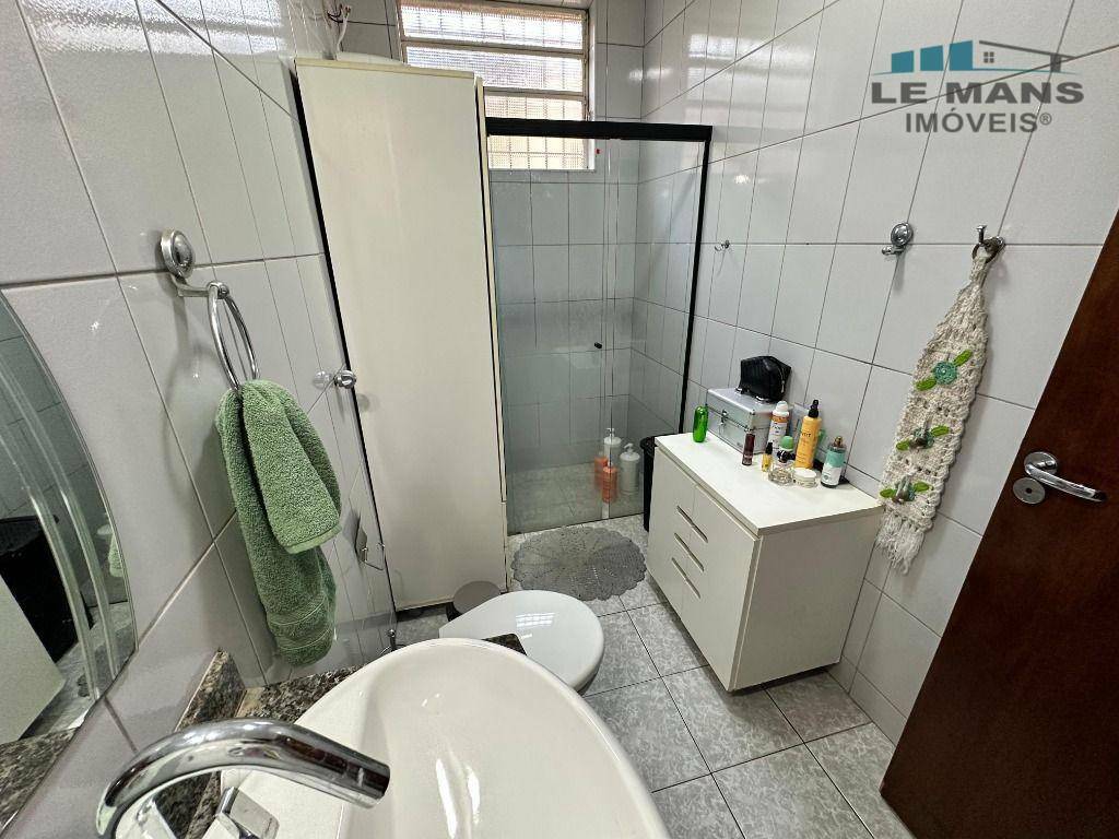 Casa à venda com 3 quartos, 240m² - Foto 27