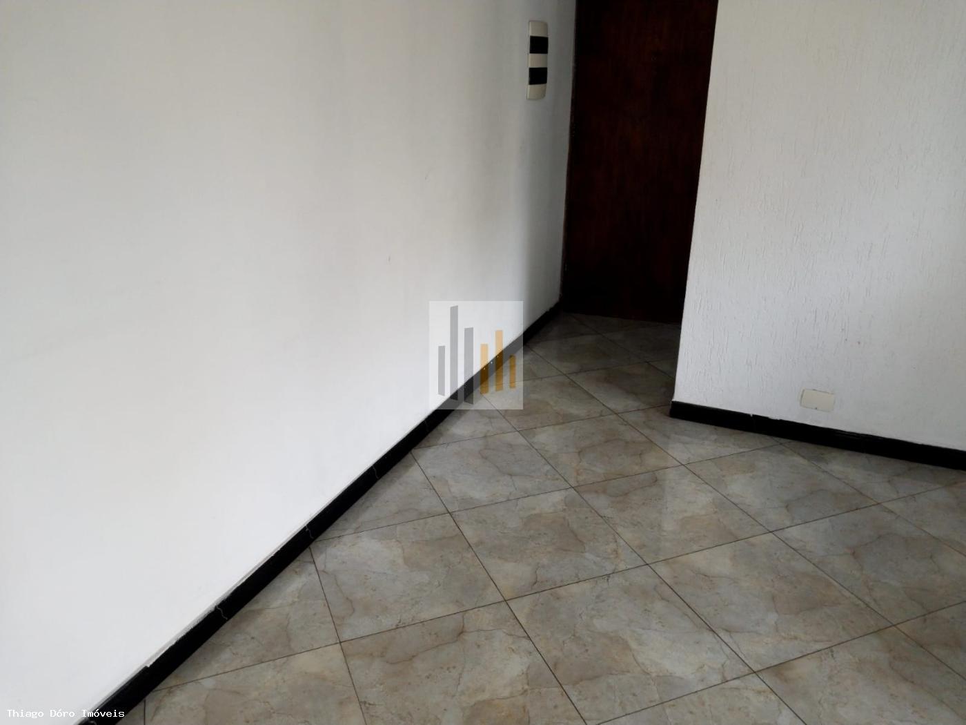 Apartamento para alugar com 3 quartos, 72m² - Foto 2