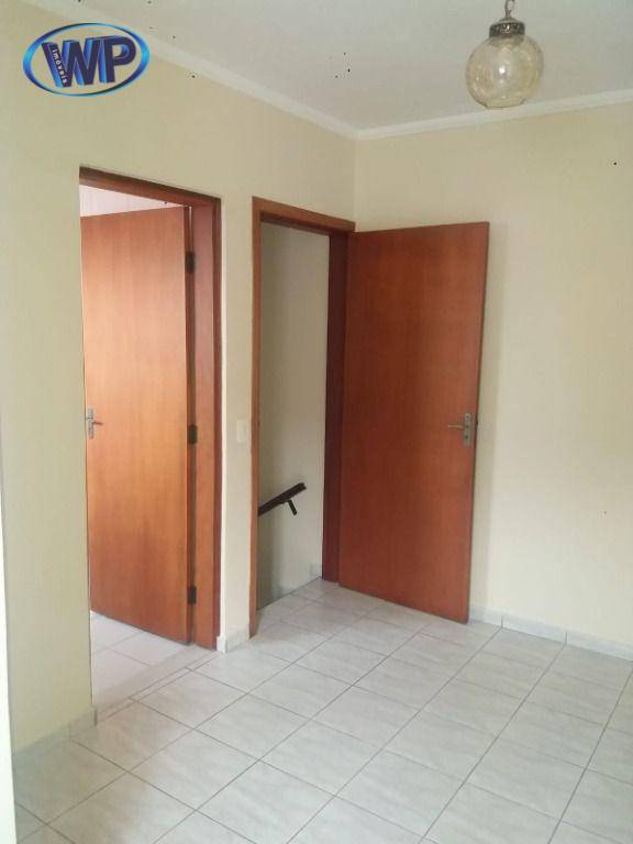 Casa para alugar com 4 quartos, 160m² - Foto 1