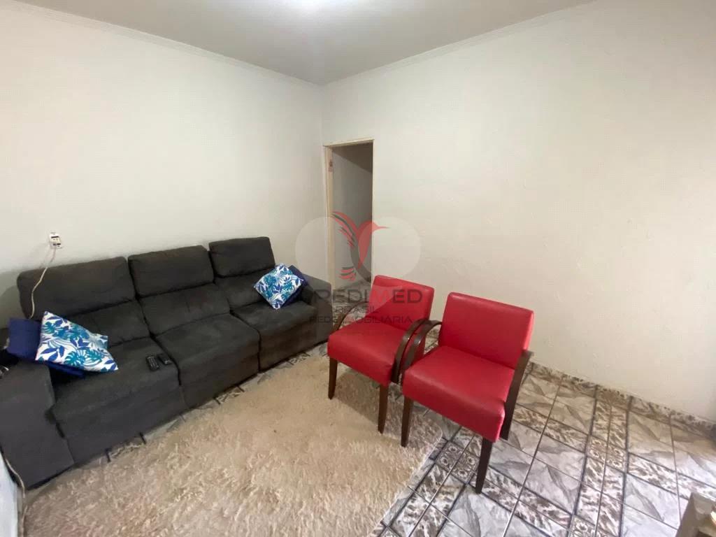 Casa à venda com 3 quartos, 100m² - Foto 1