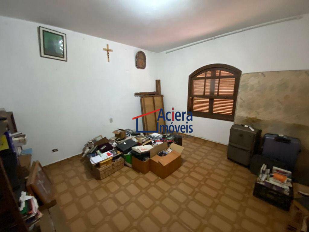 Casa de Condomínio para alugar com 5 quartos, 400m² - Foto 35