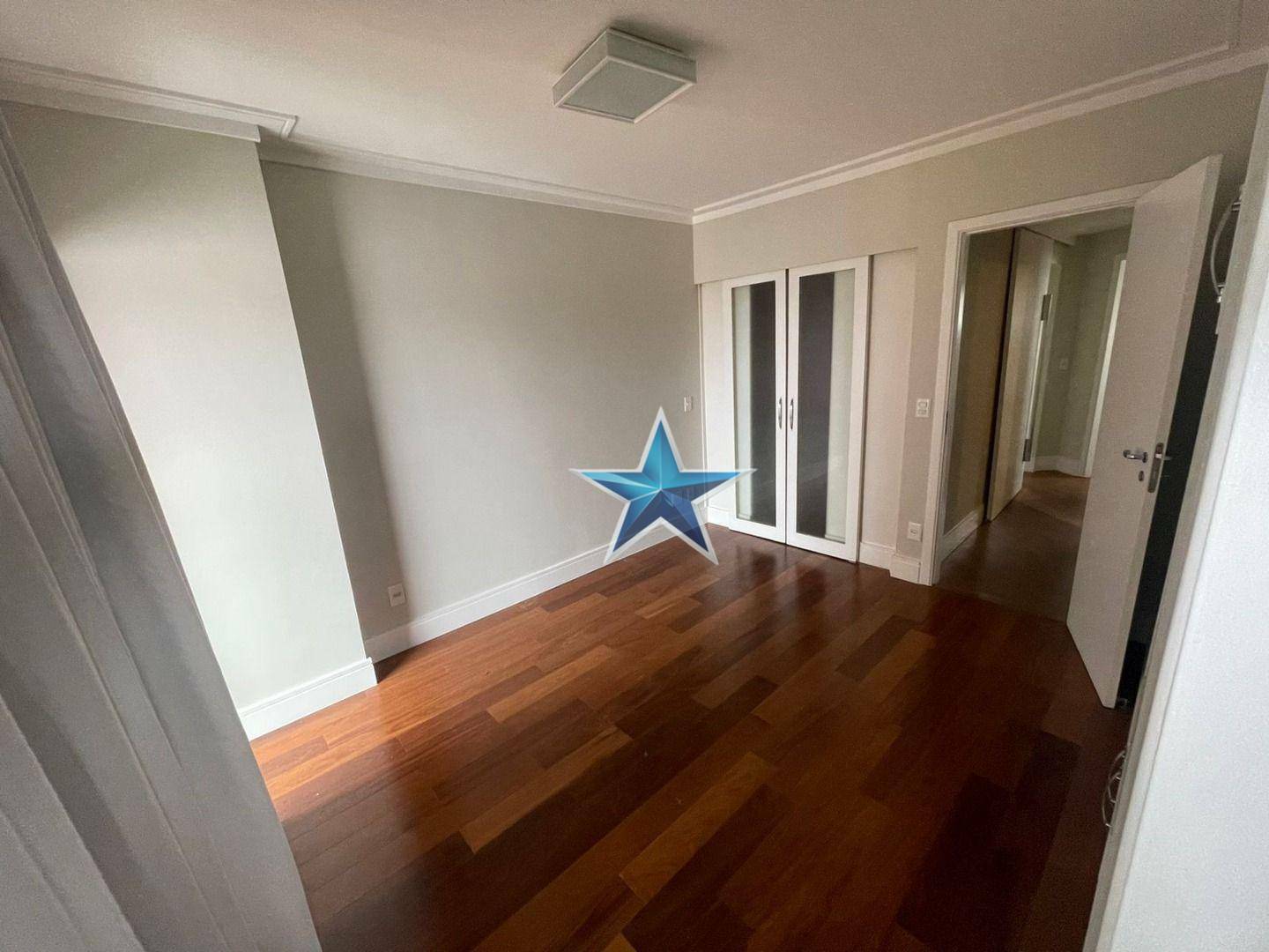 Apartamento para alugar com 3 quartos, 130m² - Foto 14