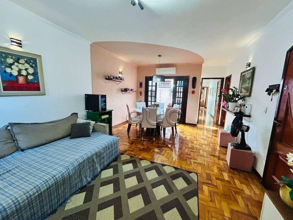 Casa à venda com 3 quartos, 186m² - Foto 1