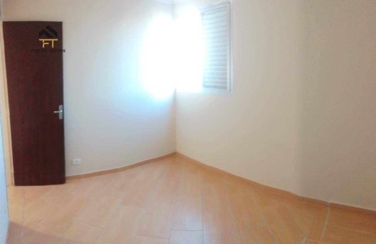 Apartamento para alugar com 4 quartos, 70m² - Foto 7