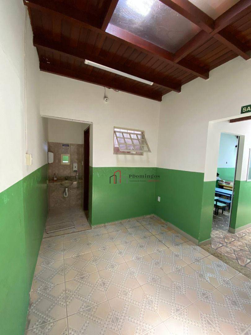 Casa à venda com 5 quartos, 300m² - Foto 2