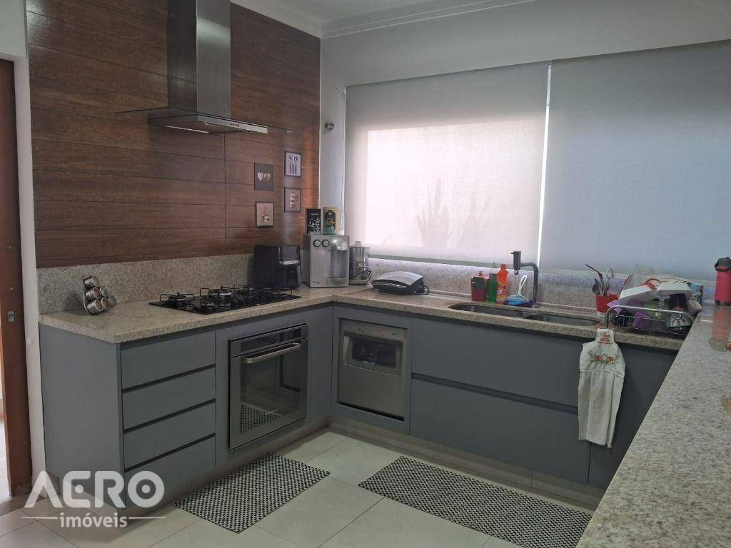 Casa à venda com 3 quartos, 231m² - Foto 5