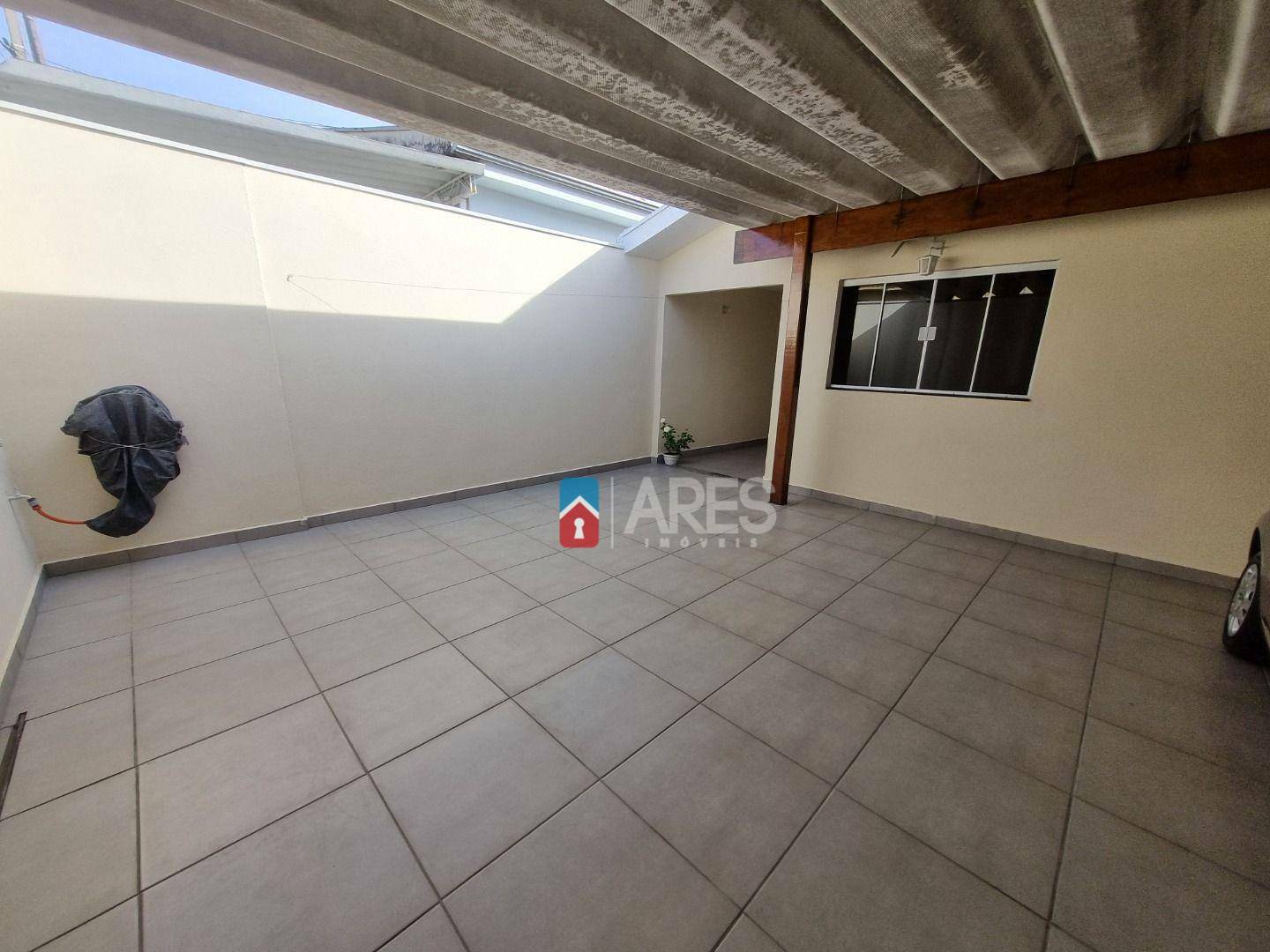 Casa à venda com 2 quartos, 125m² - Foto 1