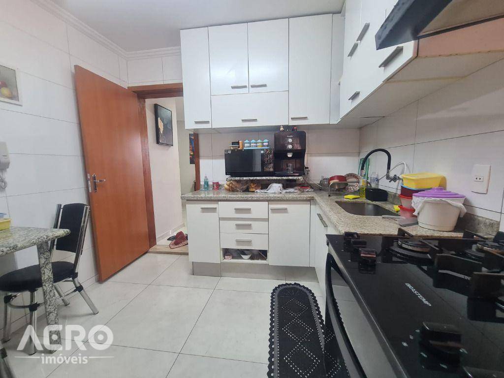 Apartamento à venda com 2 quartos, 72m² - Foto 5