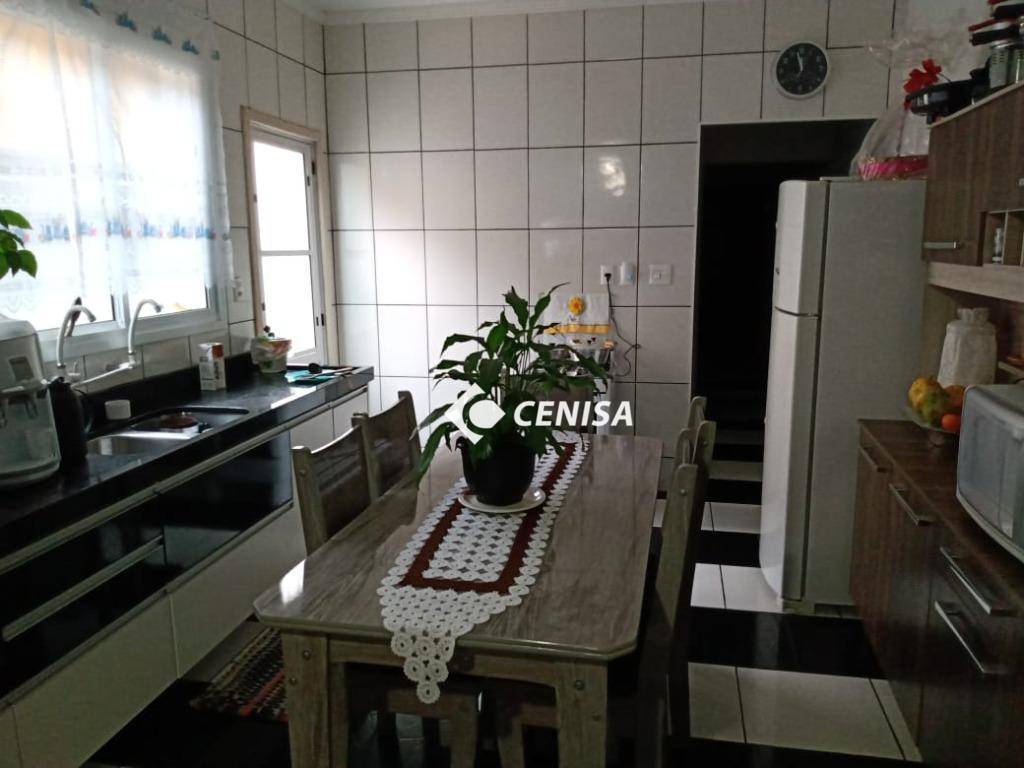 Casa à venda com 3 quartos, 150m² - Foto 5