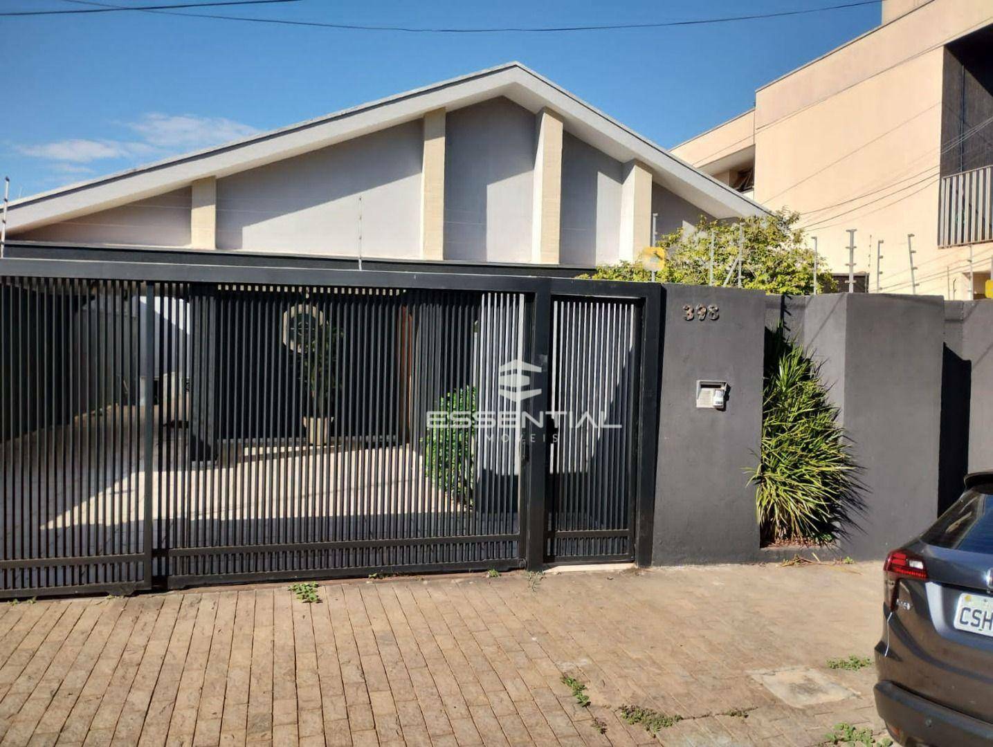 Casa para alugar com 3 quartos, 400m² - Foto 1