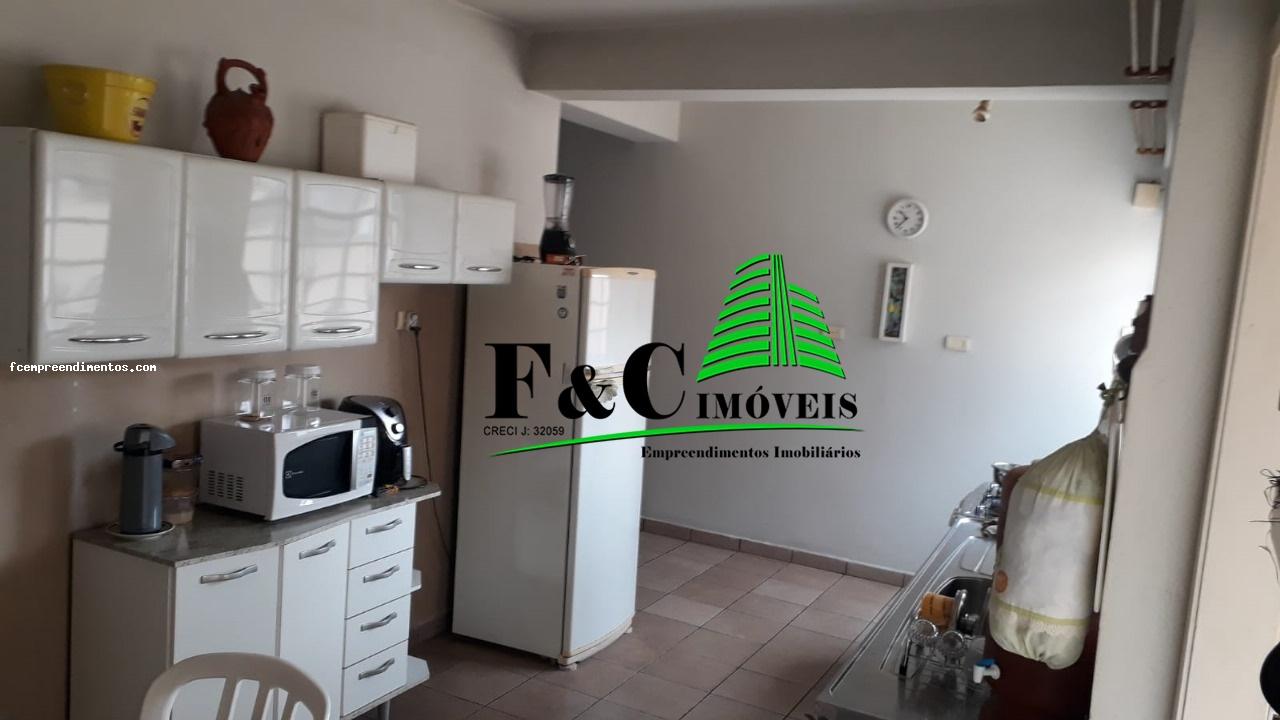 Casa à venda com 4 quartos, 328m² - Foto 1