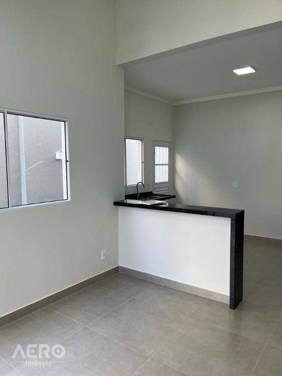 Casa à venda com 2 quartos, 60m² - Foto 3