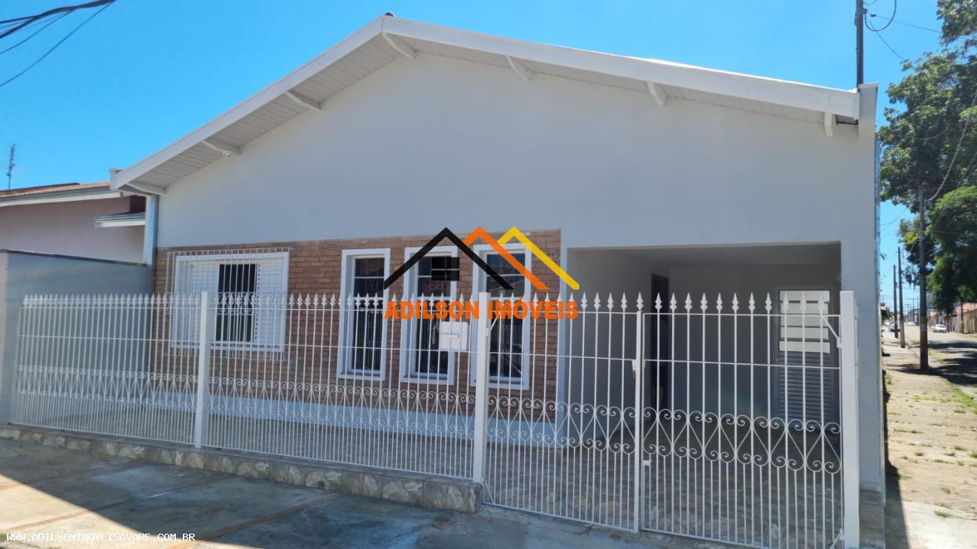 Casa à venda com 3 quartos, 116m² - Foto 1