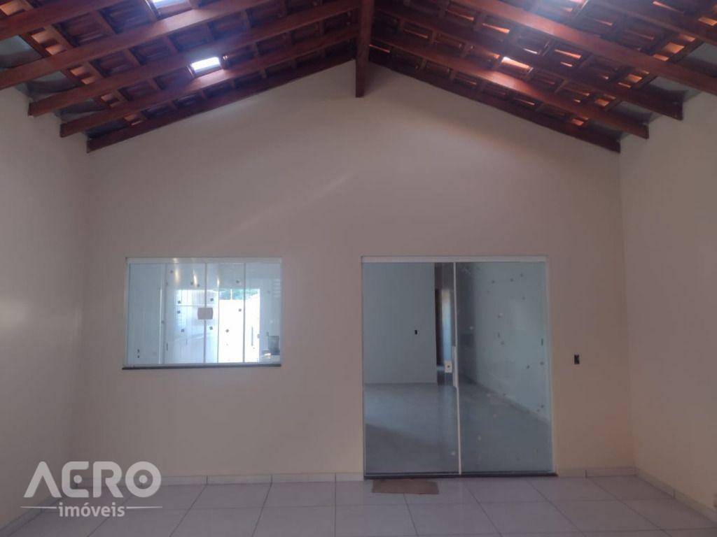 Casa à venda com 2 quartos, 109m² - Foto 1