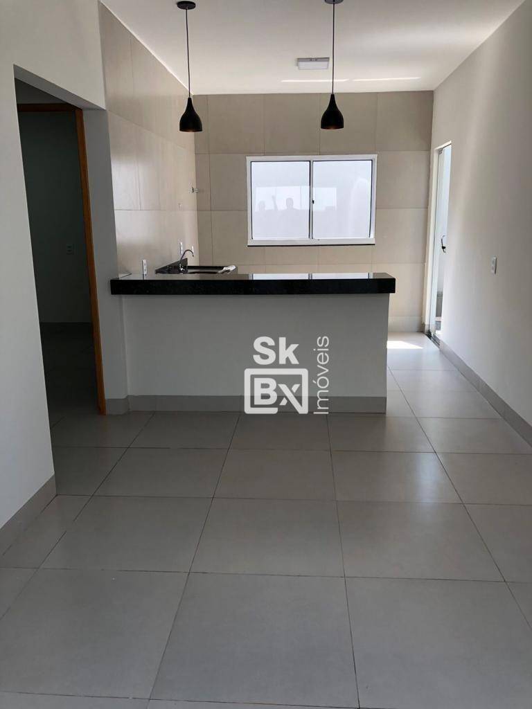 Casa à venda com 2 quartos, 64m² - Foto 1