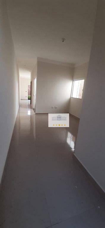 Casa à venda com 2 quartos, 69m² - Foto 4